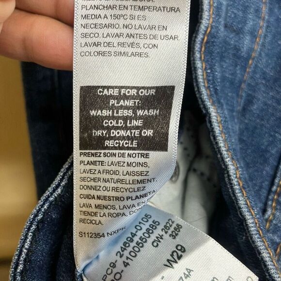 417. Levi’s Midrise dark washed cuffed capris size 8/29 - Picture 9 of 9